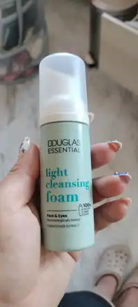 DOUGLAS ESSENTIAL - Light cleansing foam