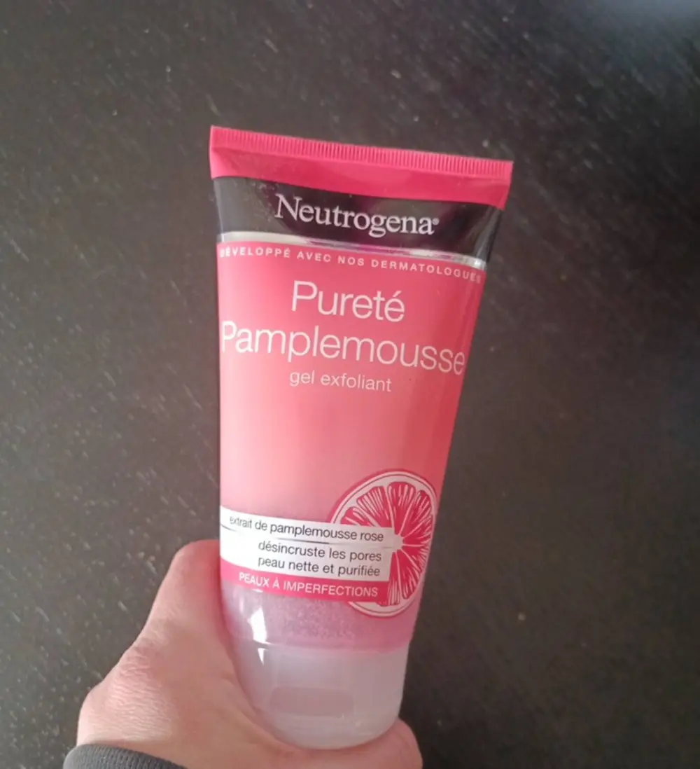 NEUTROGENA - Visibly clear - Gel nettoyant exfoliant pamplemousse rose