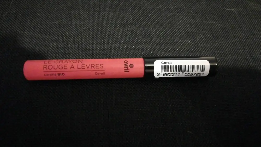 AVRIL - Le crayon rouge à lèvres - Corail