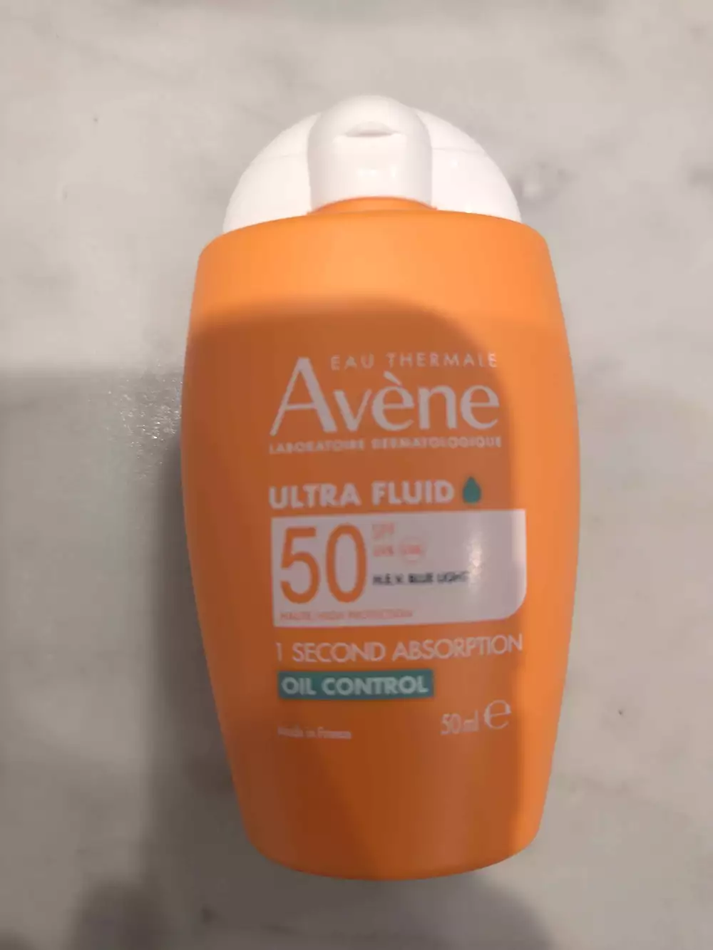 AVÈNE - Ultra fluid oil control SPF 50