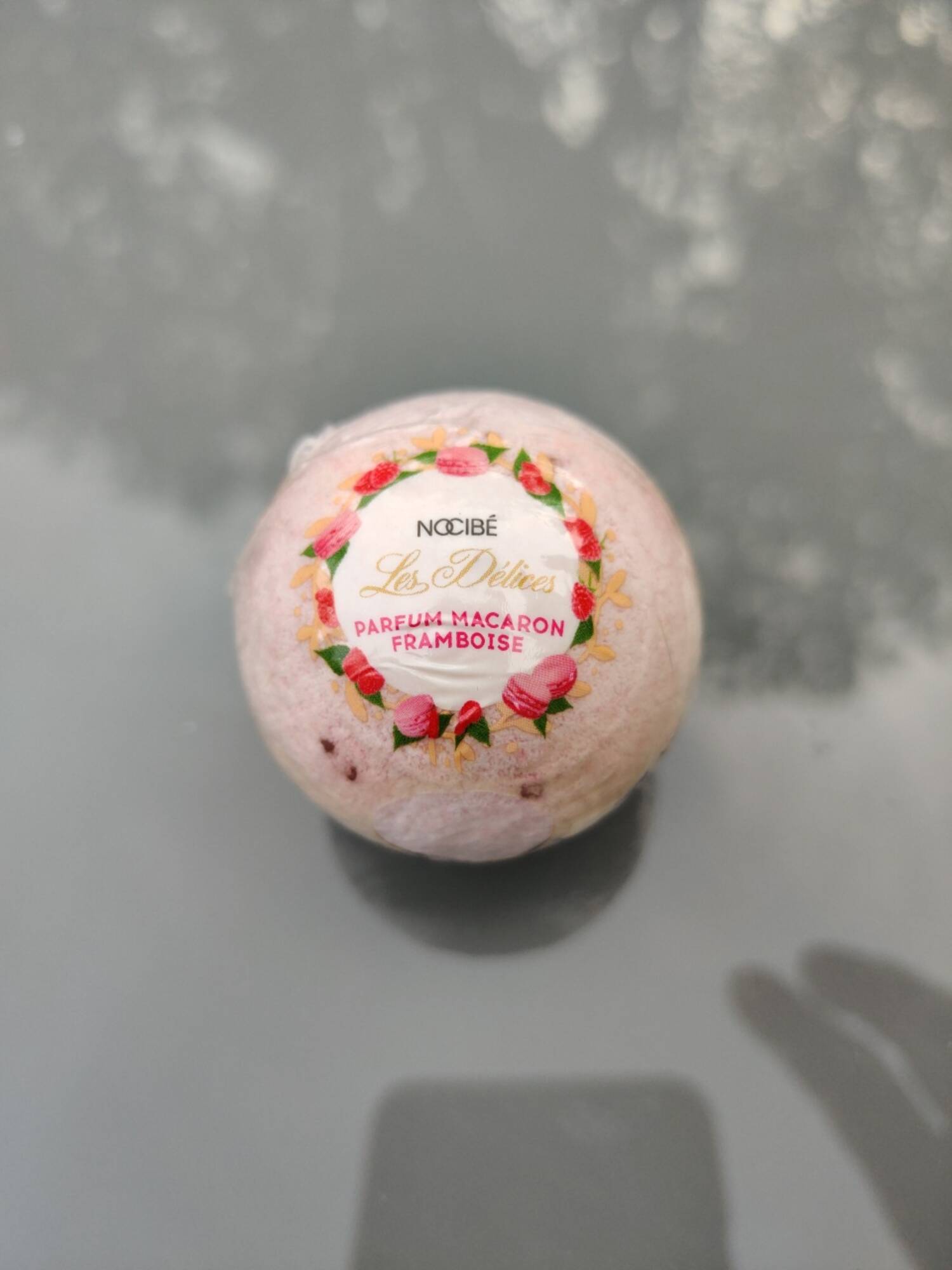 NOCIBÉ - Les délices - Bombe de bain parfum macaron framboise 