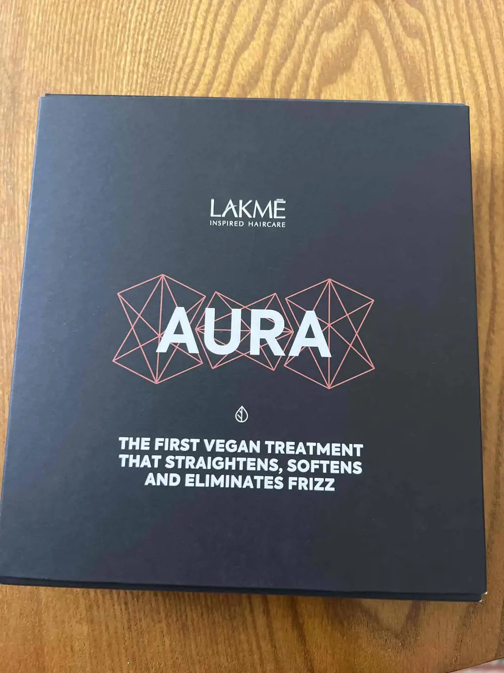 LAKME - Aura - The first vegan treatment that straightens, softens and elimantes frizz