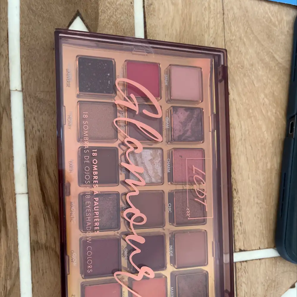 LCDT - Glamour - 18 Ombres à paupières 