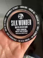 W7 COSMETICS - Silk wonder - Fond de teint en poudre water resistant