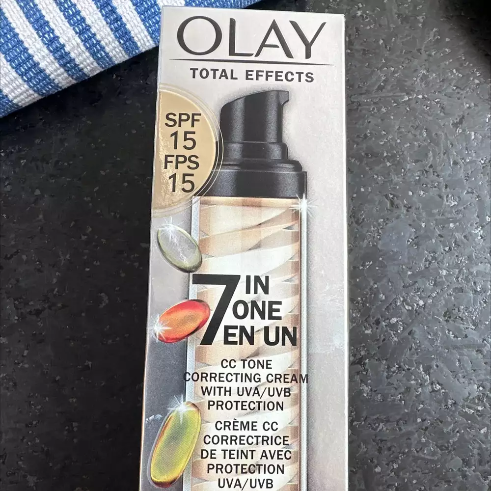 OLAY - 7 one en un - Crème CC  FPS 15
