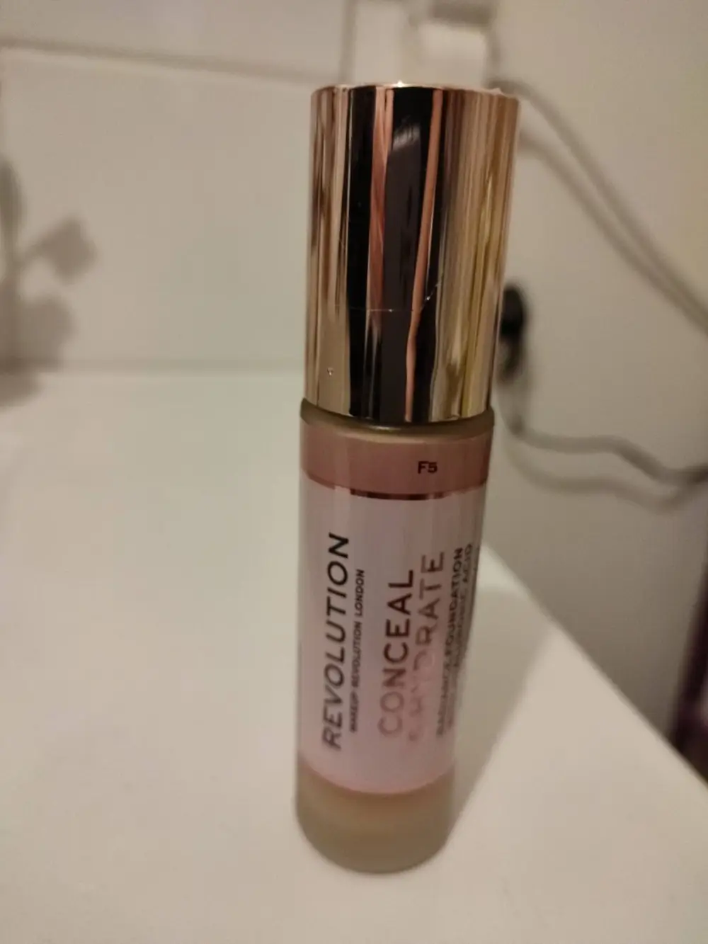 REVOLUTION - Conceal & hydrate