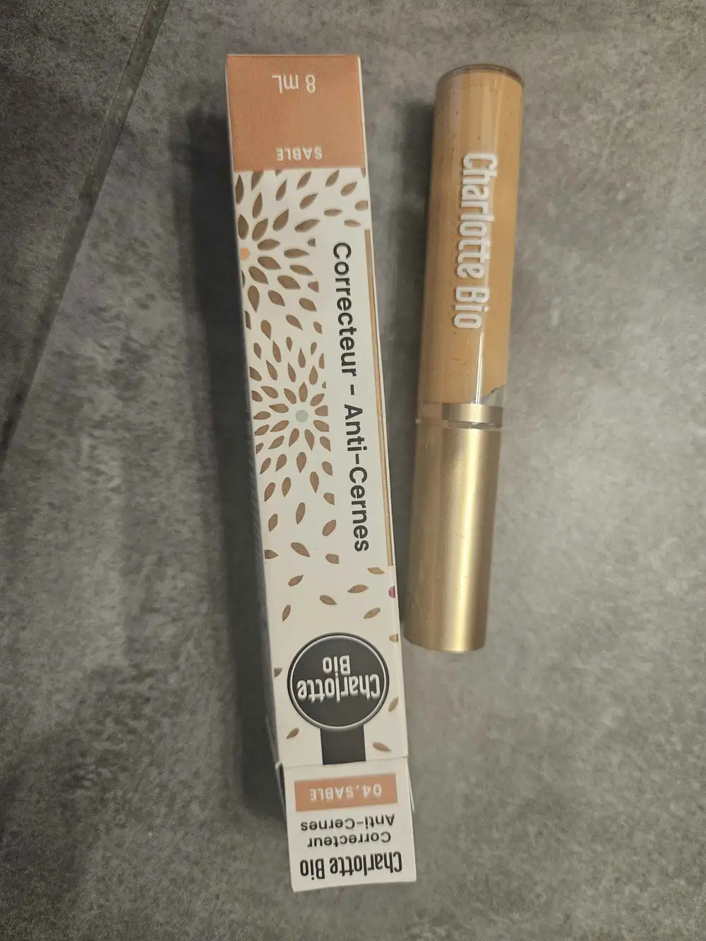 CHARLOTTE BIO - Correcteur anti-cernes 04. sable