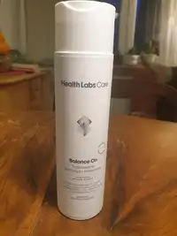 HEALTH LABS CARE - Balance on - Trycho szampon nawilżający z prebiotykami 