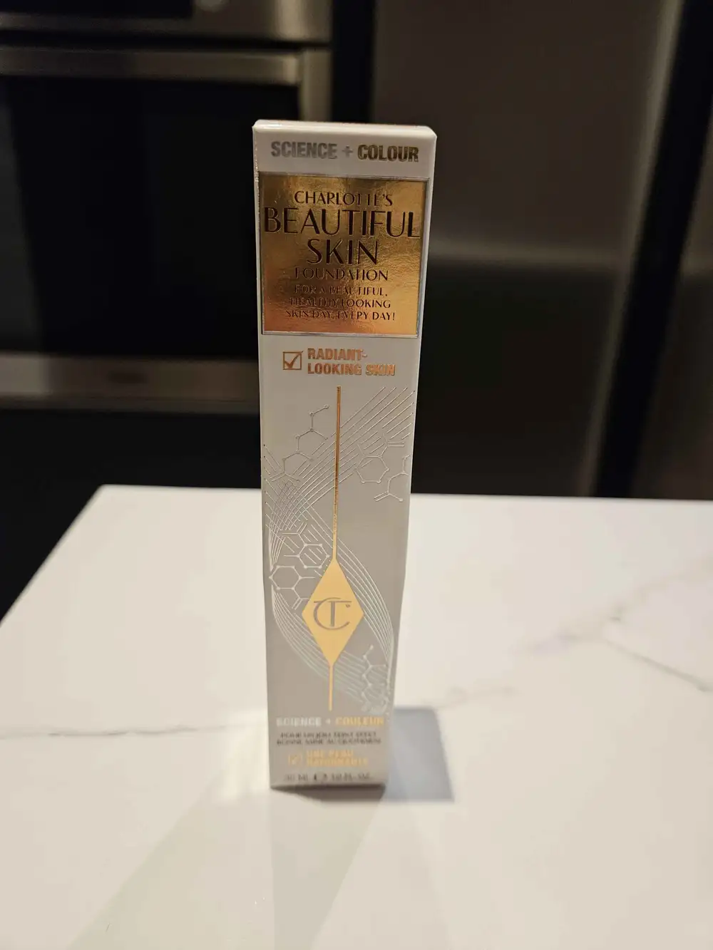 CHARLOTTE TILBURY - Charlotte's beautiful skin - Foundation