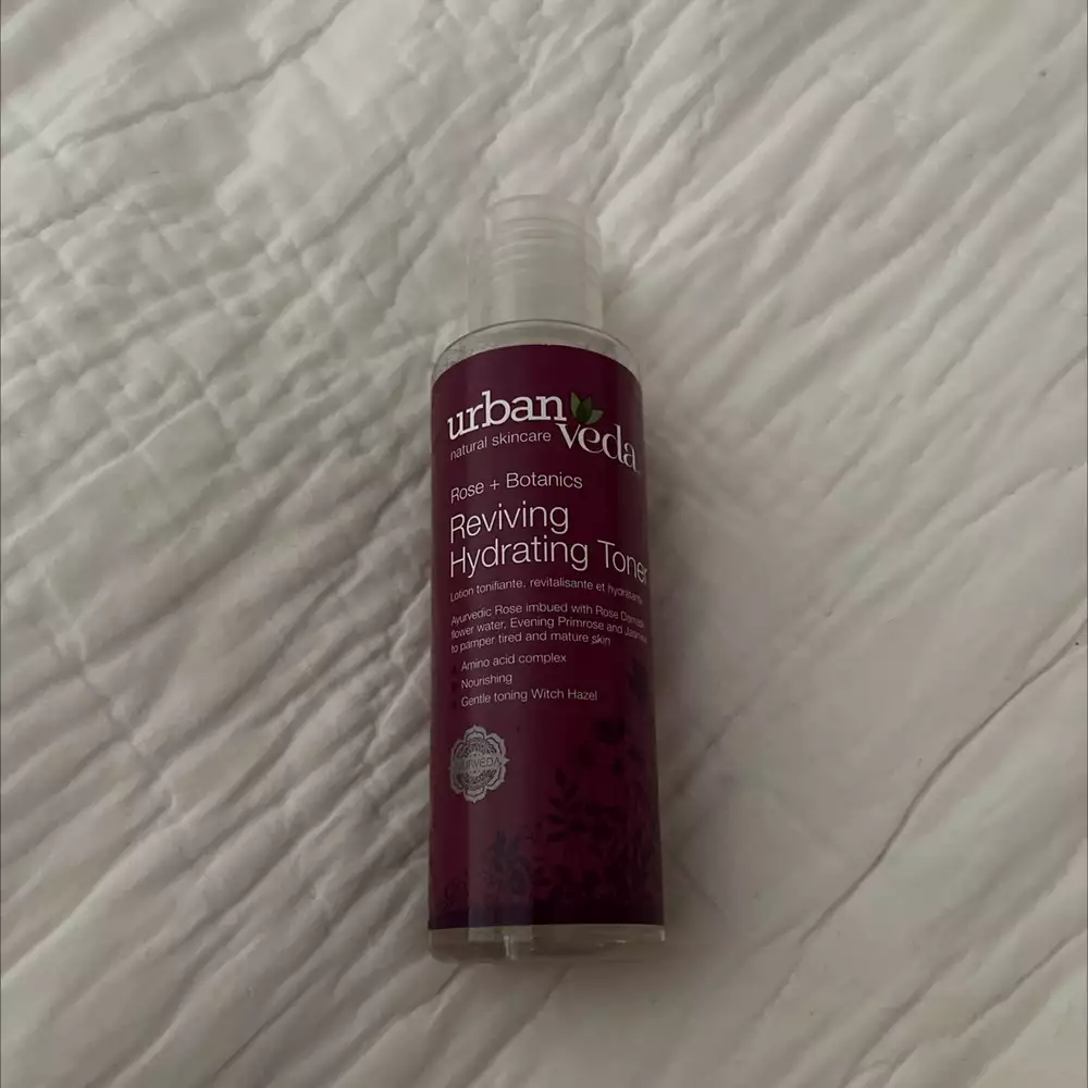 URBAN VEDA - Rose + botanics - Reviving hydrating toner