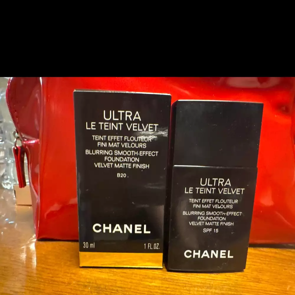CHANEL - Ultra le teint velvet matte finish 
