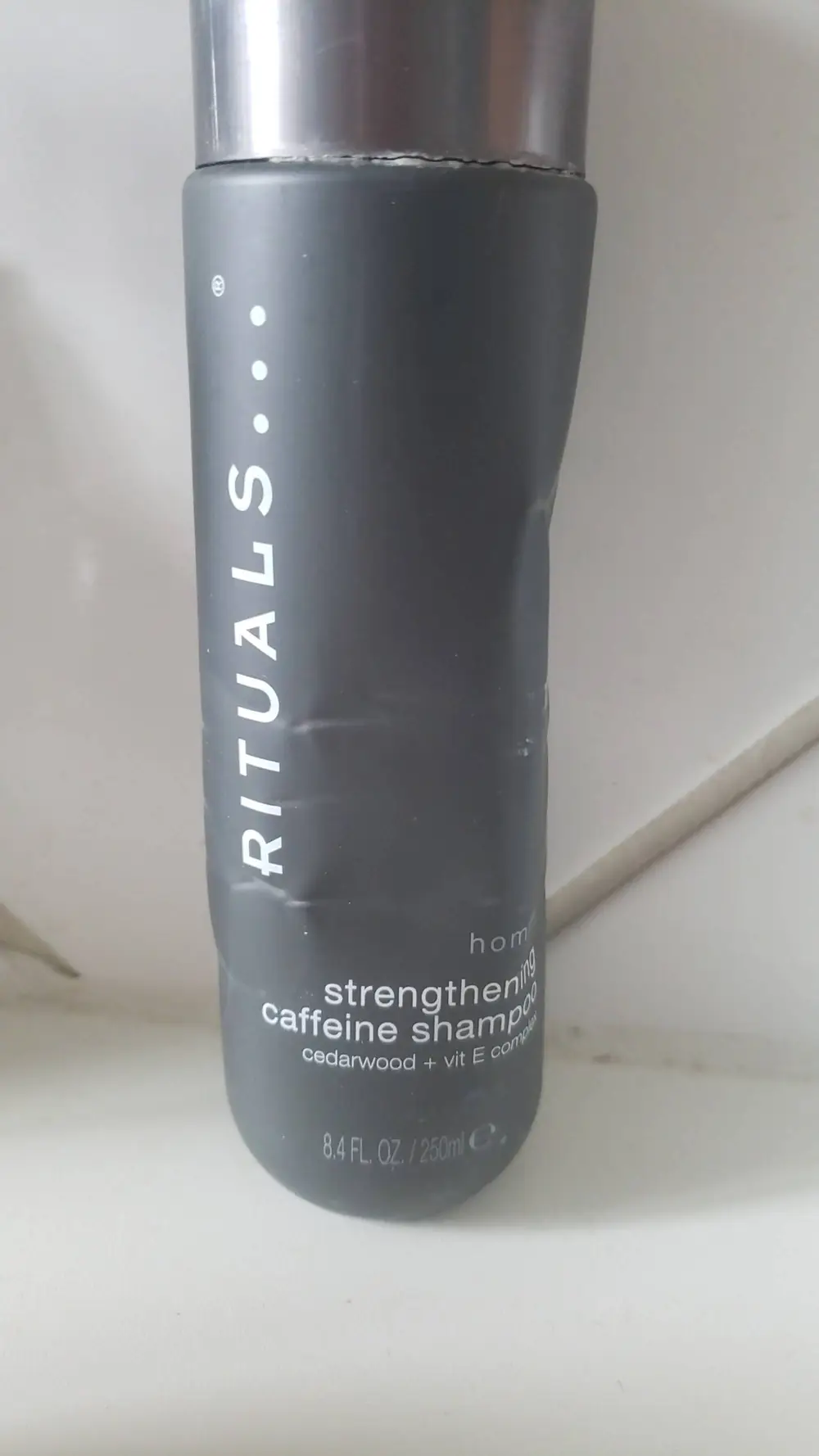 RITUALS - Strengthening caffeine shampoo homme