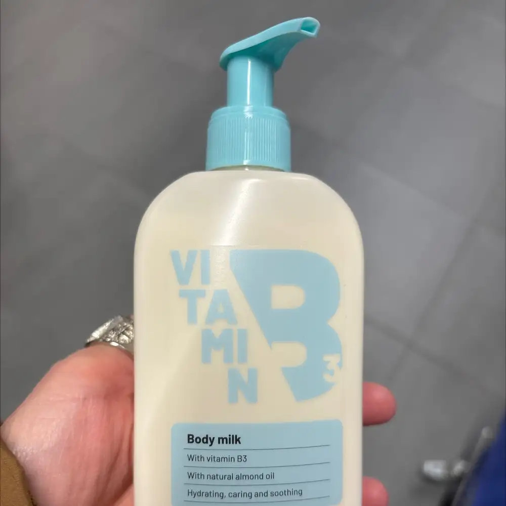 BENEFIT - Body milk with vitamin B3