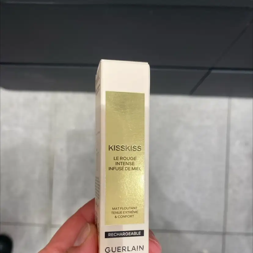 GUERLAIN - Kisskiss - Le rouge intense infusé de miel 