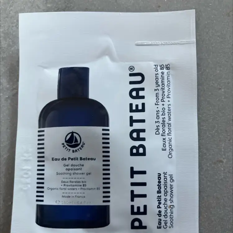 PETIT BATEAU - Eau de Petit Bateau - Gel douche apaisant