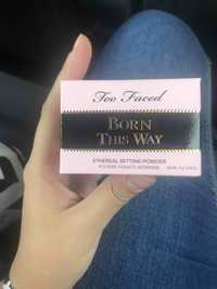 TOO FACED - Born this way - Poudre fixante aérienne