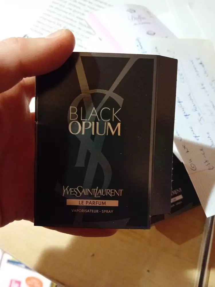 YVES SAINT LAURENT - Black opium - Le parfum vaporisateur spray