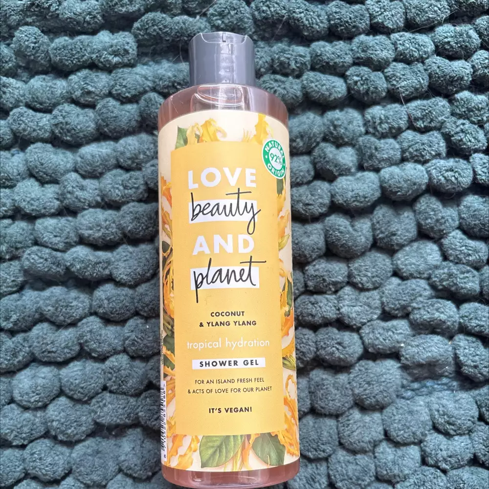 LOVE BEAUTY AND PLANET - Shower gel tropical hydration coconut & ylang ylang