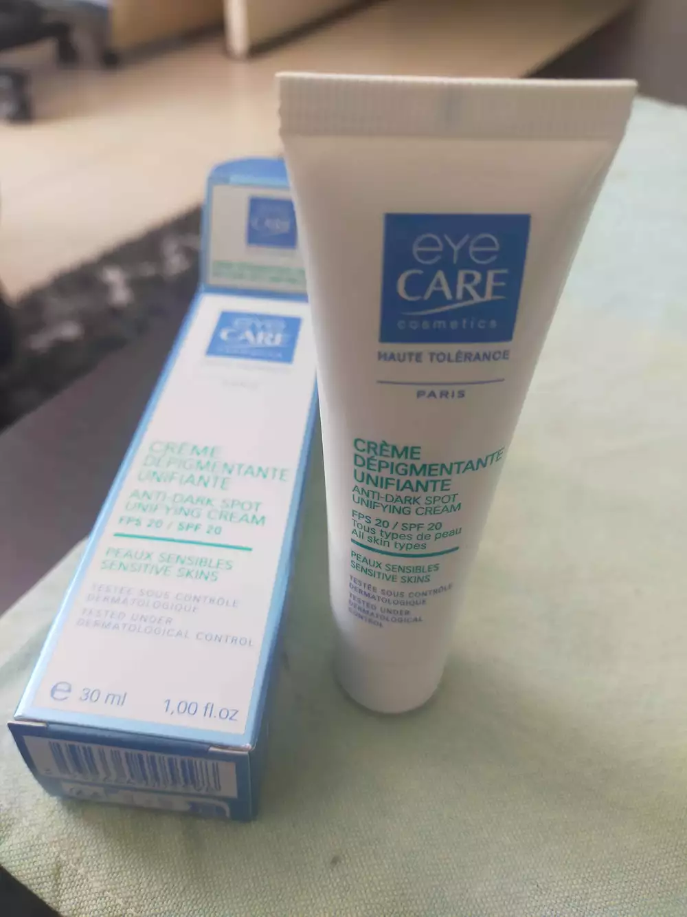 EYE CARE - Crème dépigmentante unifiante