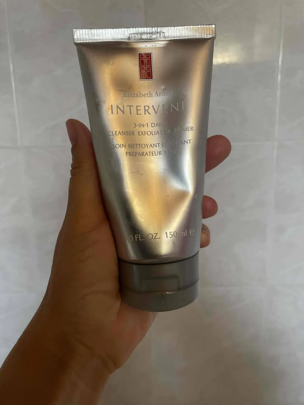 ELIZABETH ARDEN - Intervene -  Soin nettoyant exfoliant