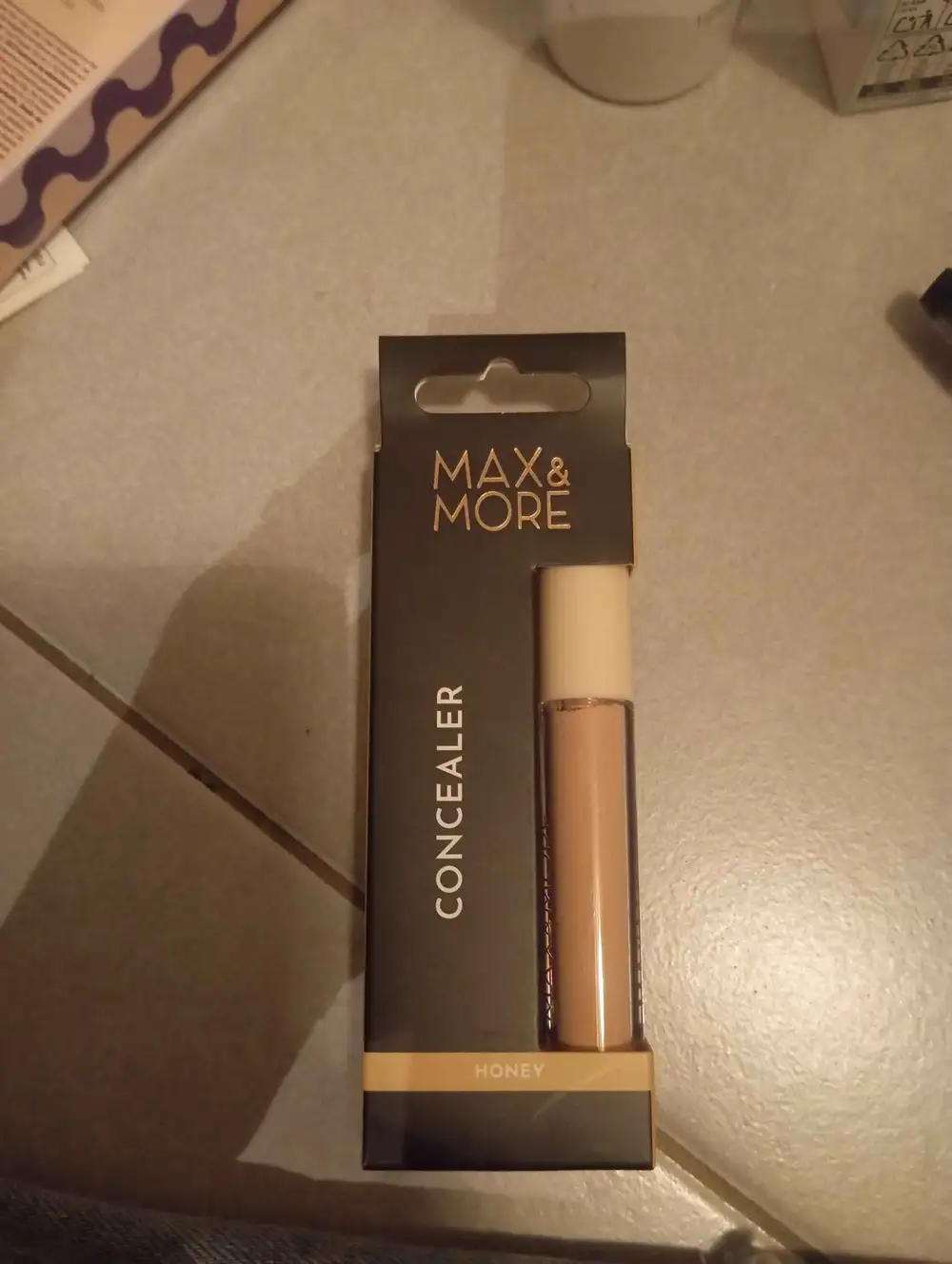 MAX & MORE - Concealer honey