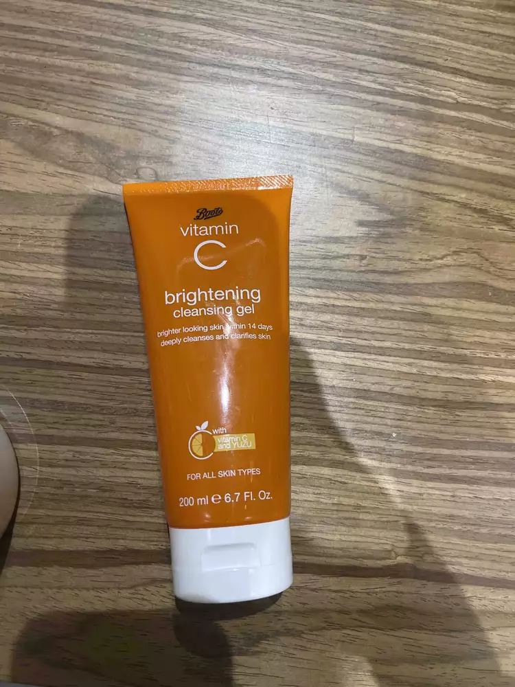 BOOTS - Brightening cleansing gel vitamin C