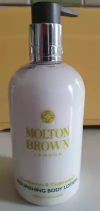 MOLTON BROWN - Cardamom & cedarwood - Nourishing body lotion