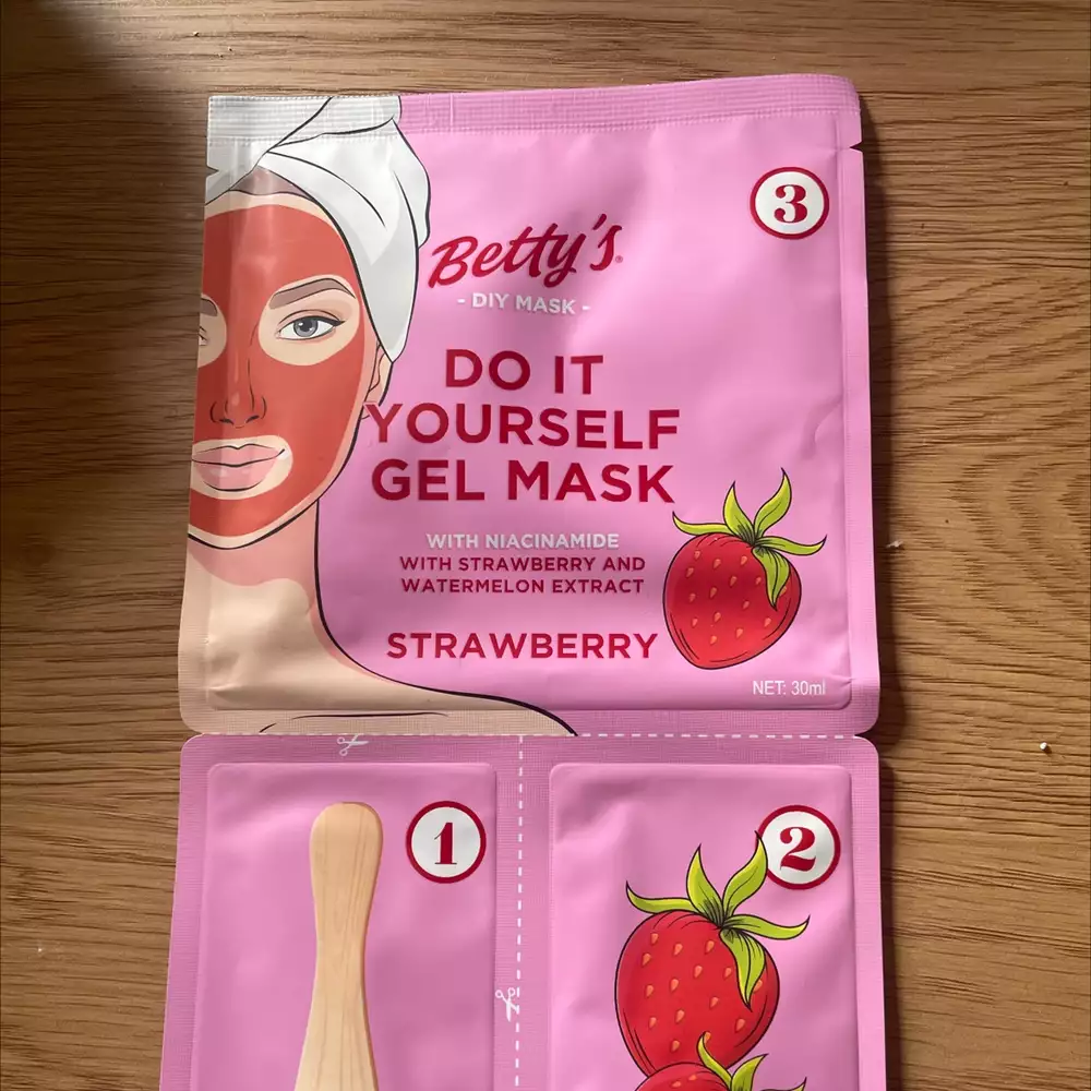 BETTY'S - Do it yourself gel mask strawberry