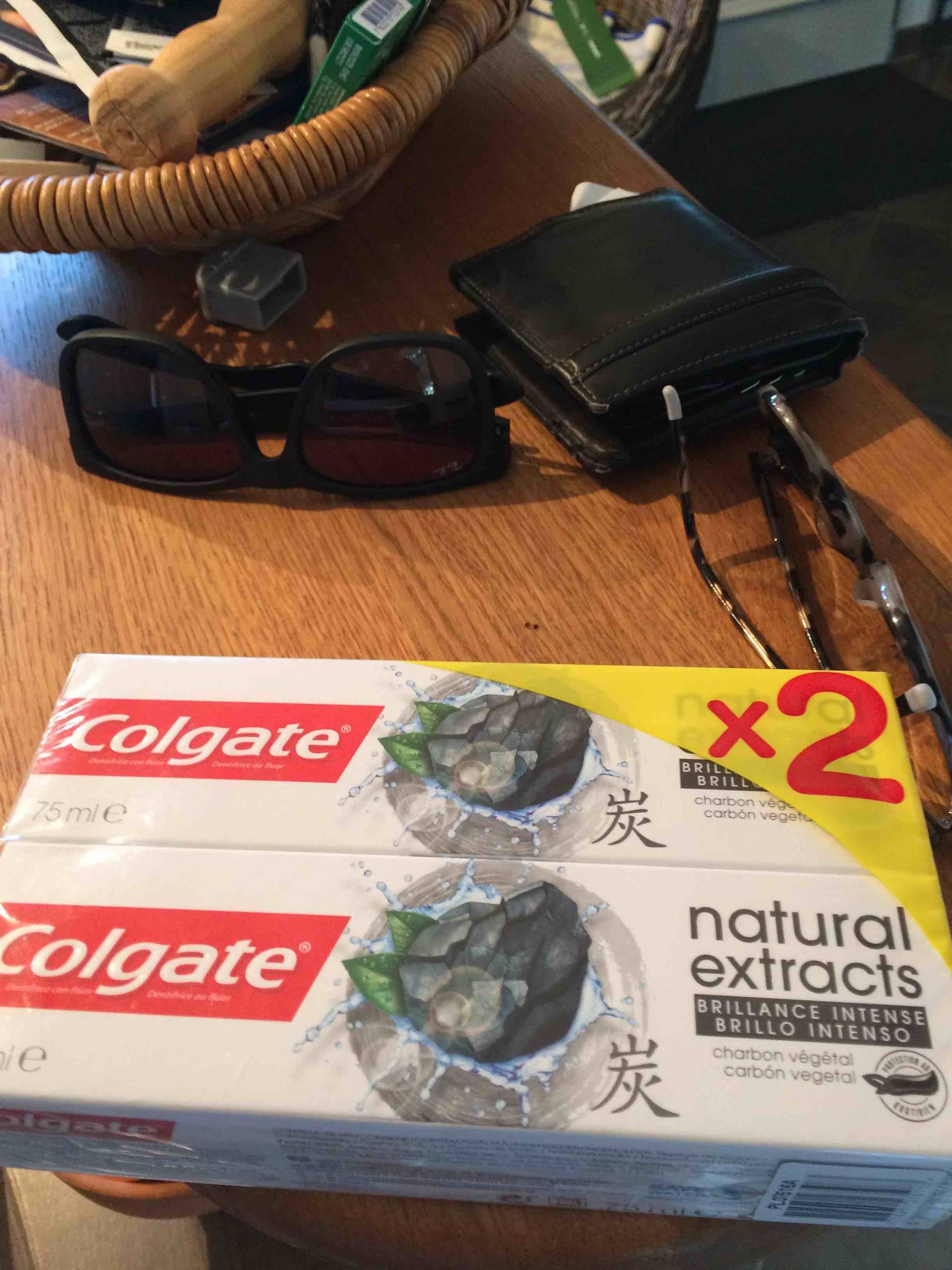 COLGATE - Natural extracts - Brillance intense