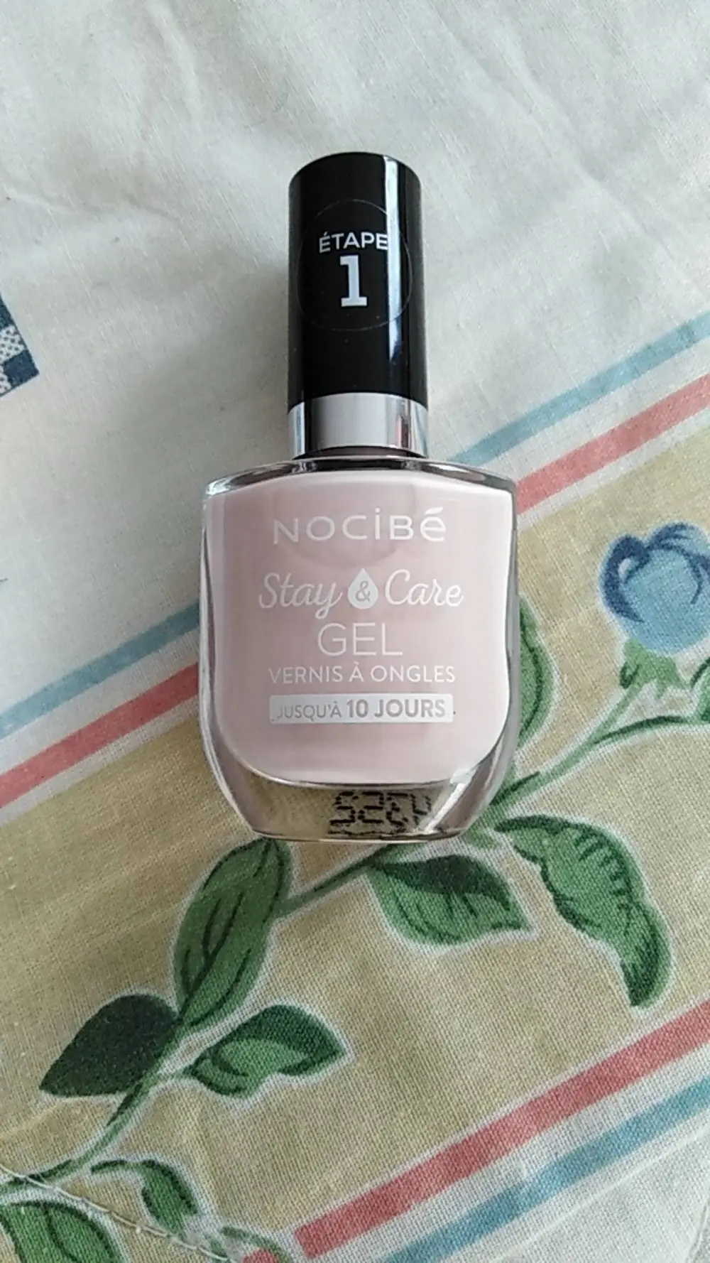 NOCIBÉ - Stay & care - Gel vernis à ongles étape 1