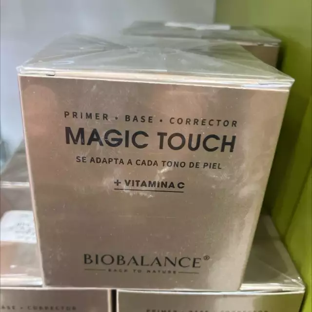 BIO BALANCE - Magic touch - Primer, base, corrector