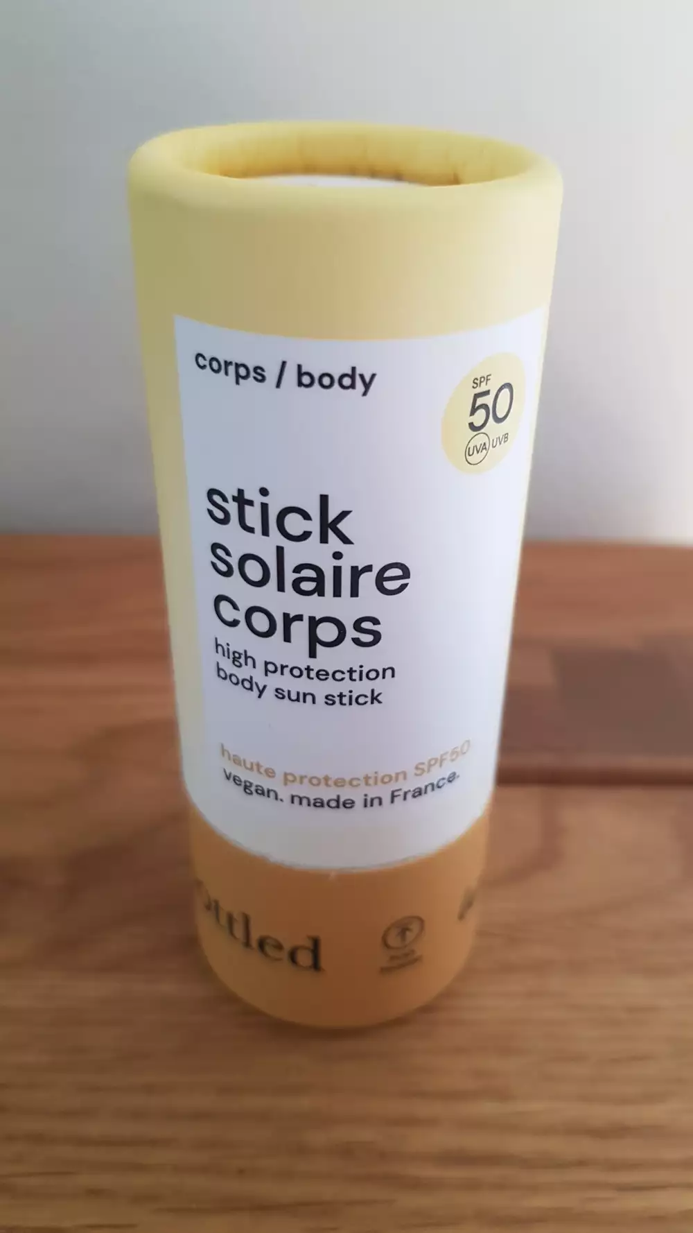 UN BOTTLED - Stick solaire corps SPF 50