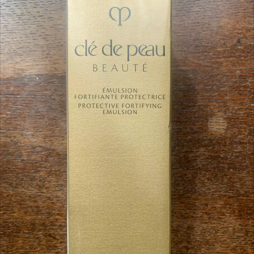 CLÉ DE PEAU BEAUTÉ - Émulsion fortifiante protectrice