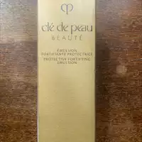 CLÉ DE PEAU BEAUTÉ - Émulsion fortifiante protectrice