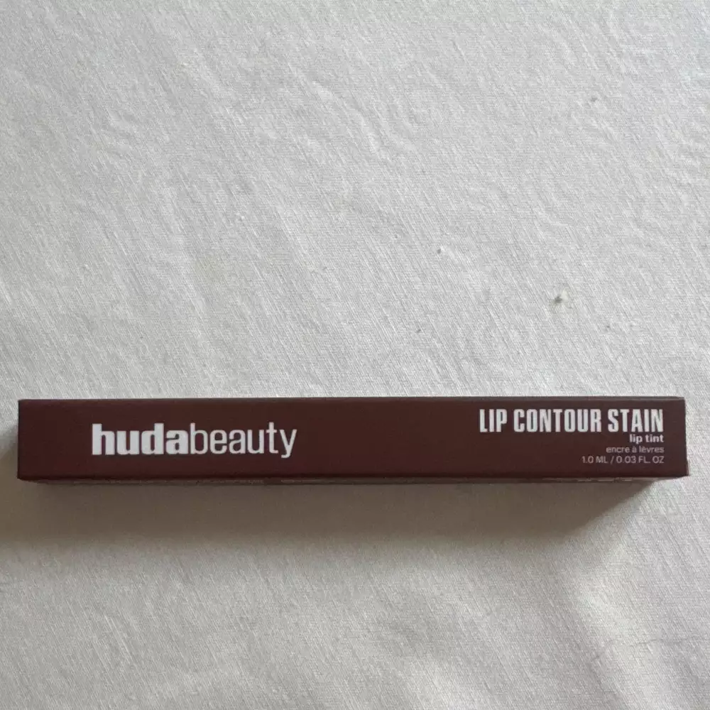 HUDA BEAUTY - Lip contour stain