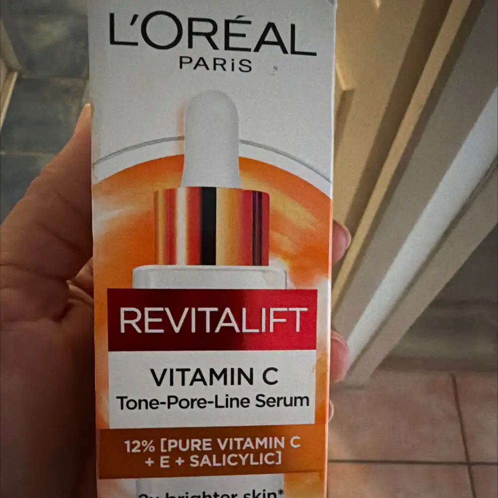 L'ORÉAL - Revitalift vitamin C - Tone pore line serum