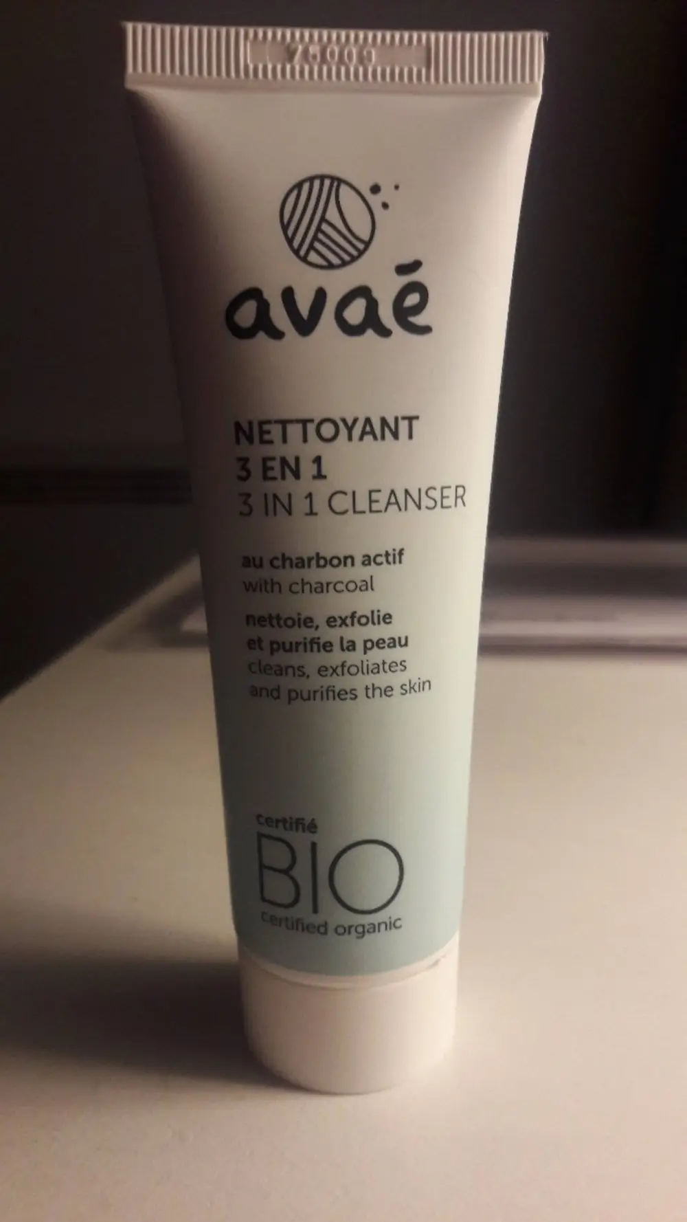 AVAÉ - Nettoyant 3 en 1 au charbon actif 