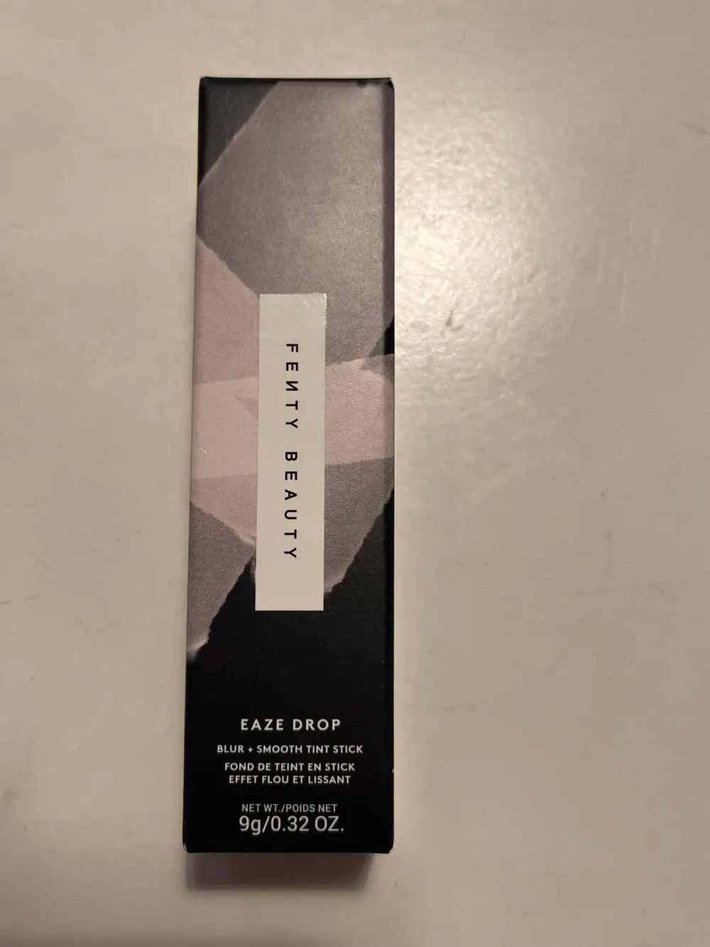 FENTY BEAUTY - Eaze drop blur + smooth tint stick - Fond de teint en stick