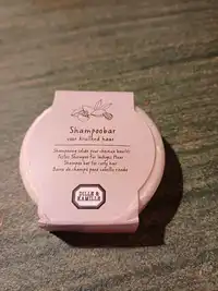 DILLE & KAMILLE - Shampooing solide pour cheveux bouclés