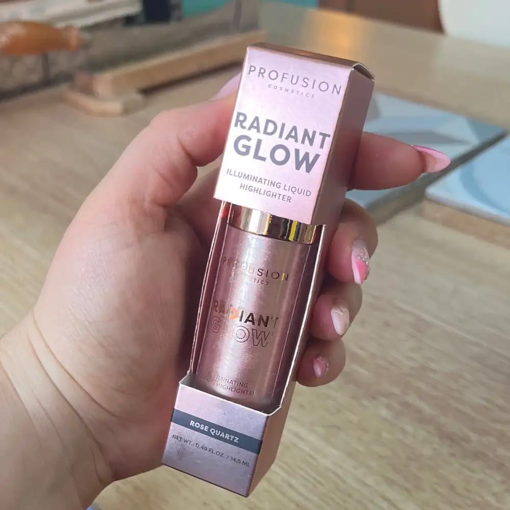 PROFUSION -  Radiant glow - Illuminating liquid rose quartz