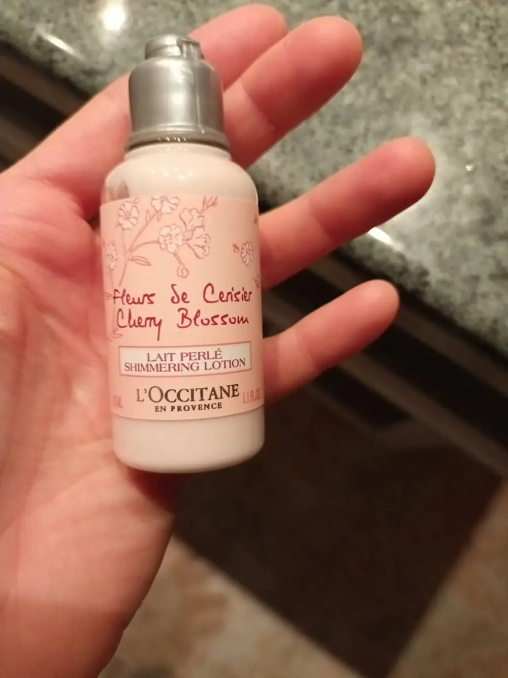 L'OCCITANE - Fleur de cerisier - Lait perlé
