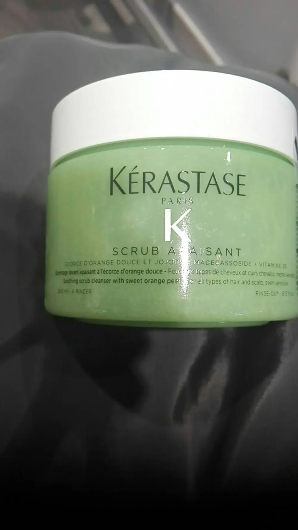 KÉRASTASE - Scrub apaisant - Gommage lavant à l'écorce d'orange douce