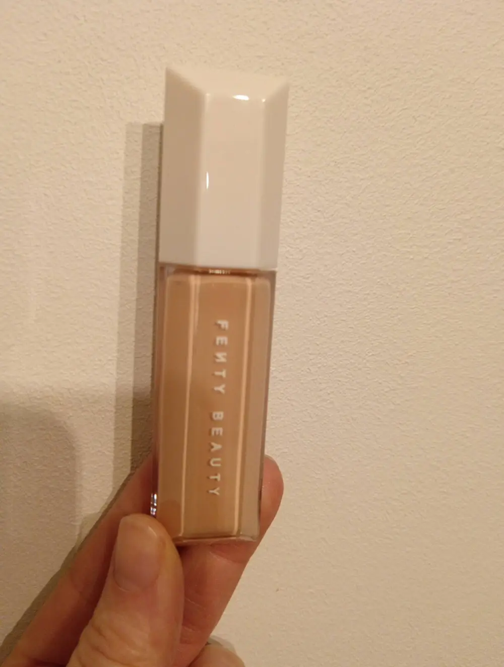 FENTY BEAUTY - We're even - Anti-cernes longue tenue