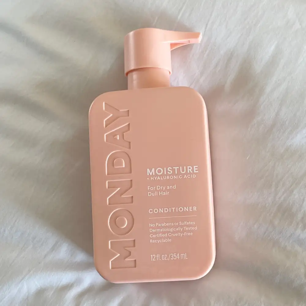 MONDAY - Moisture + hyalironic acid conditioner