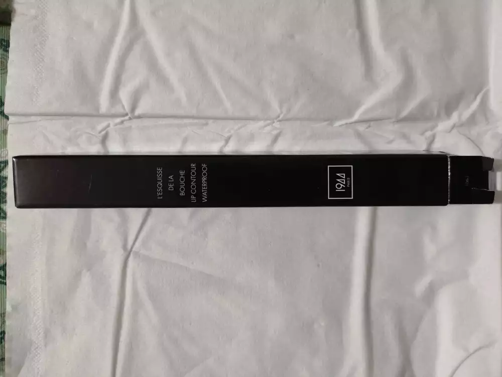 1944 PARIS - L'esquisse de la bouche - Lip contour waterproof