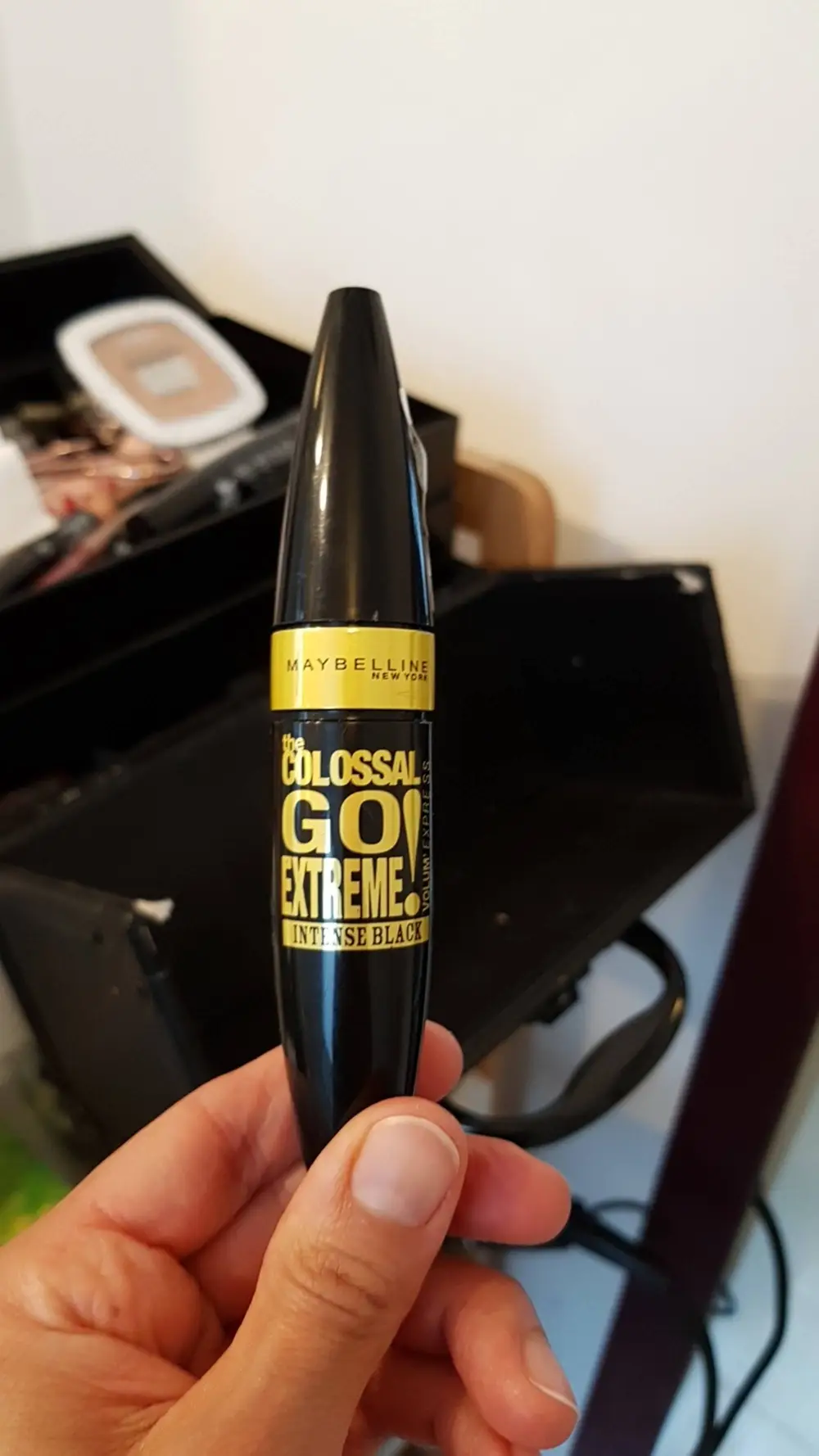 MAYBELLINE - The colossal go extreme intense black