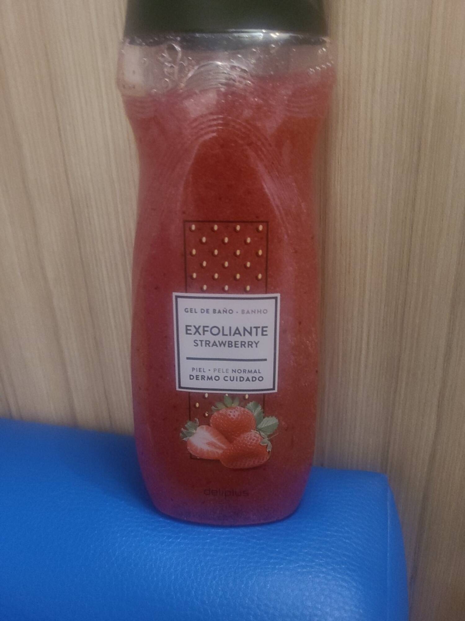 DELIPLUS - Exfoliante strawberry - Gel de baño