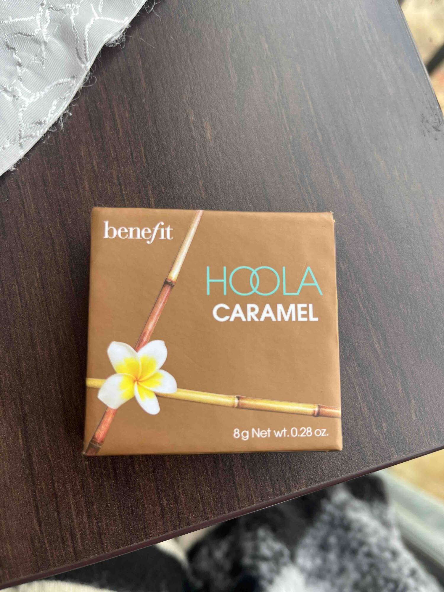 BENEFIT COSMETICS - Hoola caramel