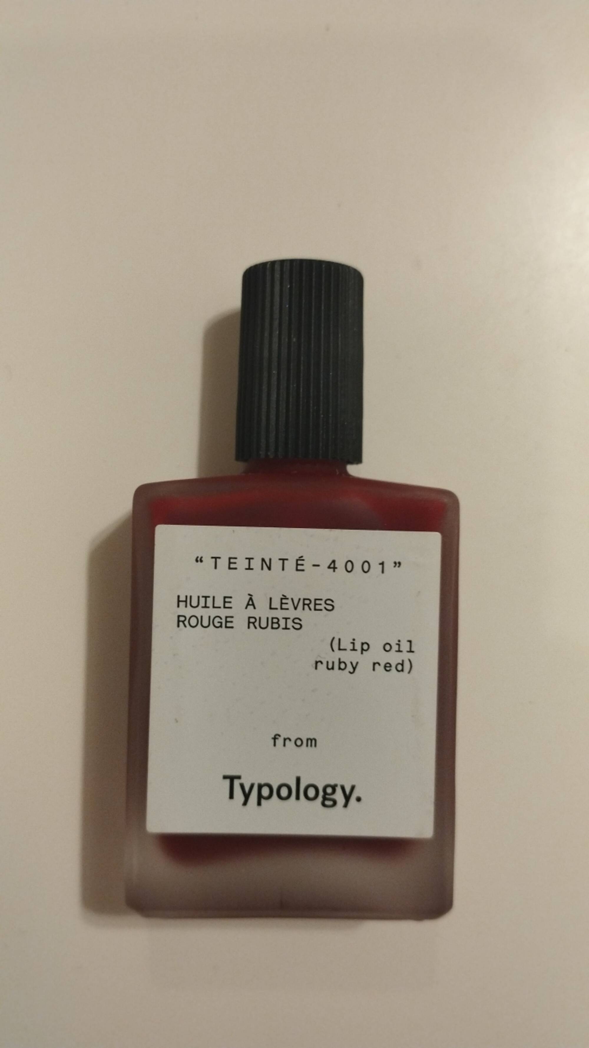 TYPOLOGY - Teinté-4001 - Huile à lèvres rouge rubis