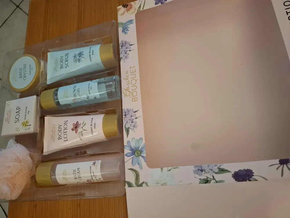 GARDEN BOUQUET - Peony bloom - Ensemble de produits pour le bain
